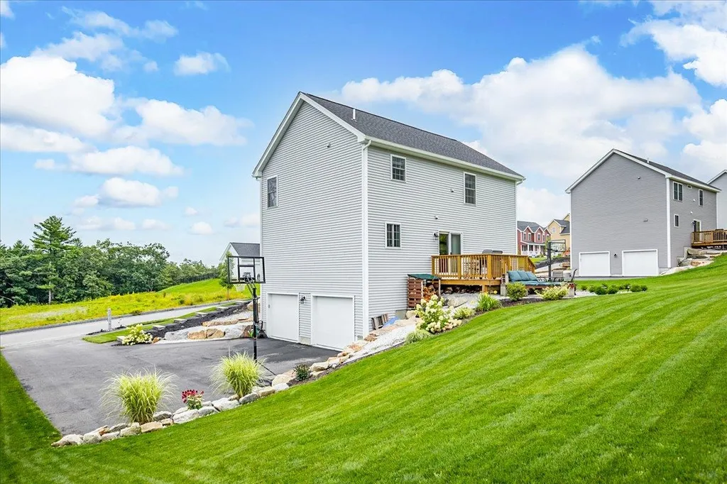 161 University Circle Hooksett NH 03106