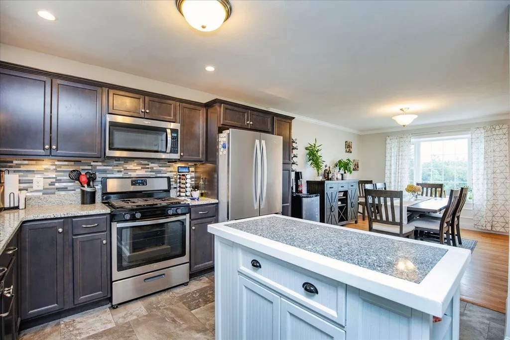 161 University Circle Hooksett NH 03106