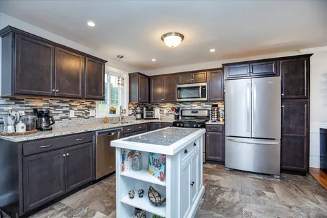 161 University Circle Hooksett NH 03106
