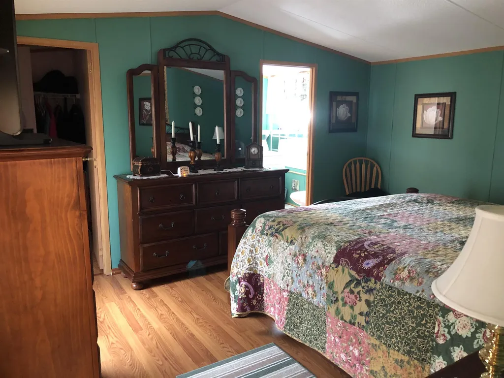 19 Cockburne Lane Colebrook NH 03576