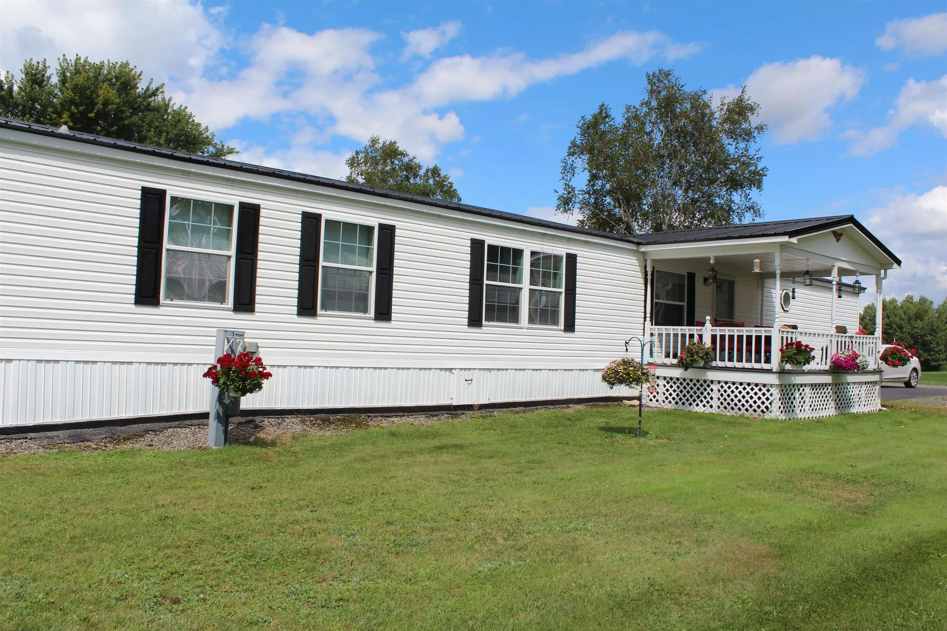 19 Cockburne Lane Colebrook NH 03576