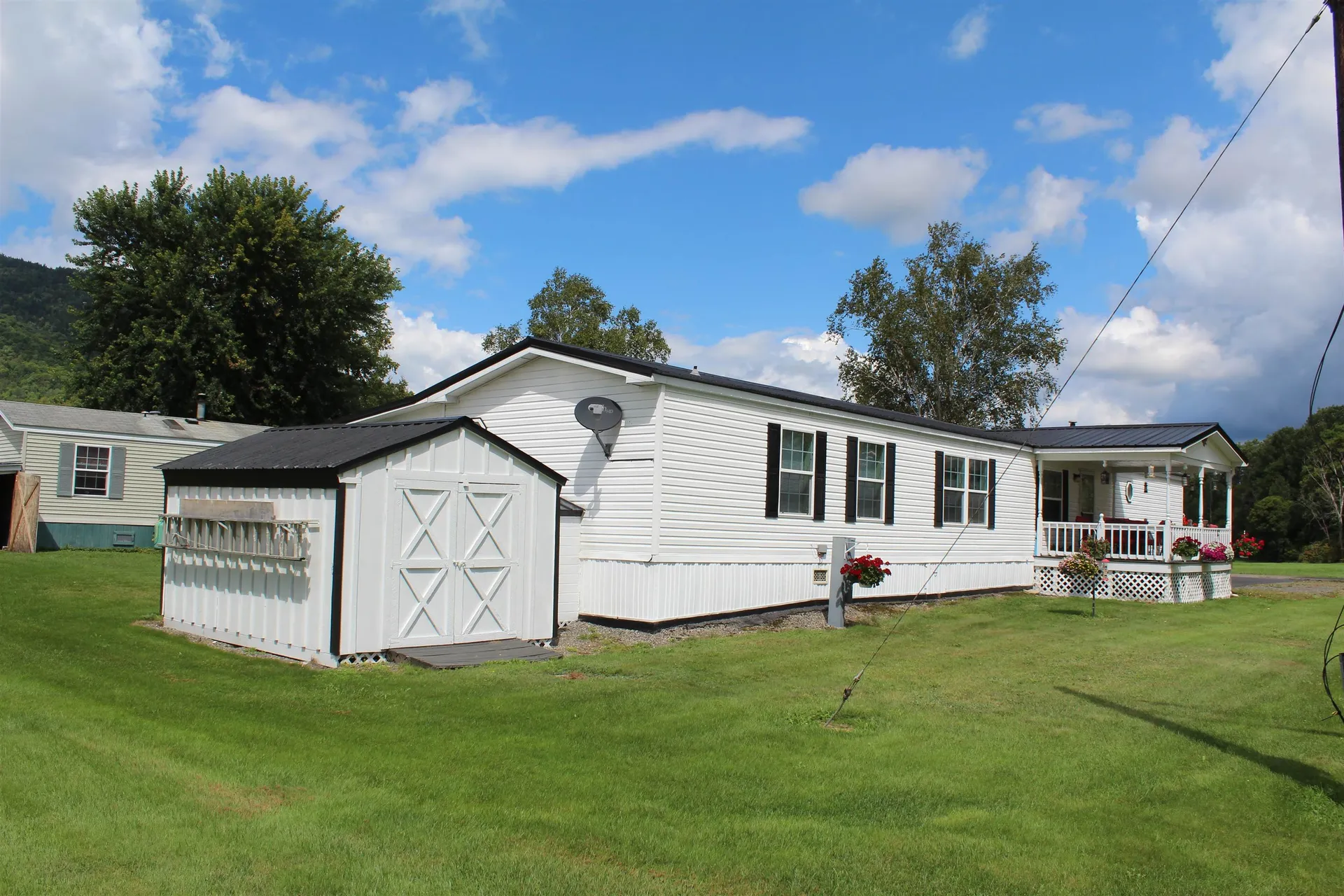 19 Cockburne Lane Colebrook NH 03576