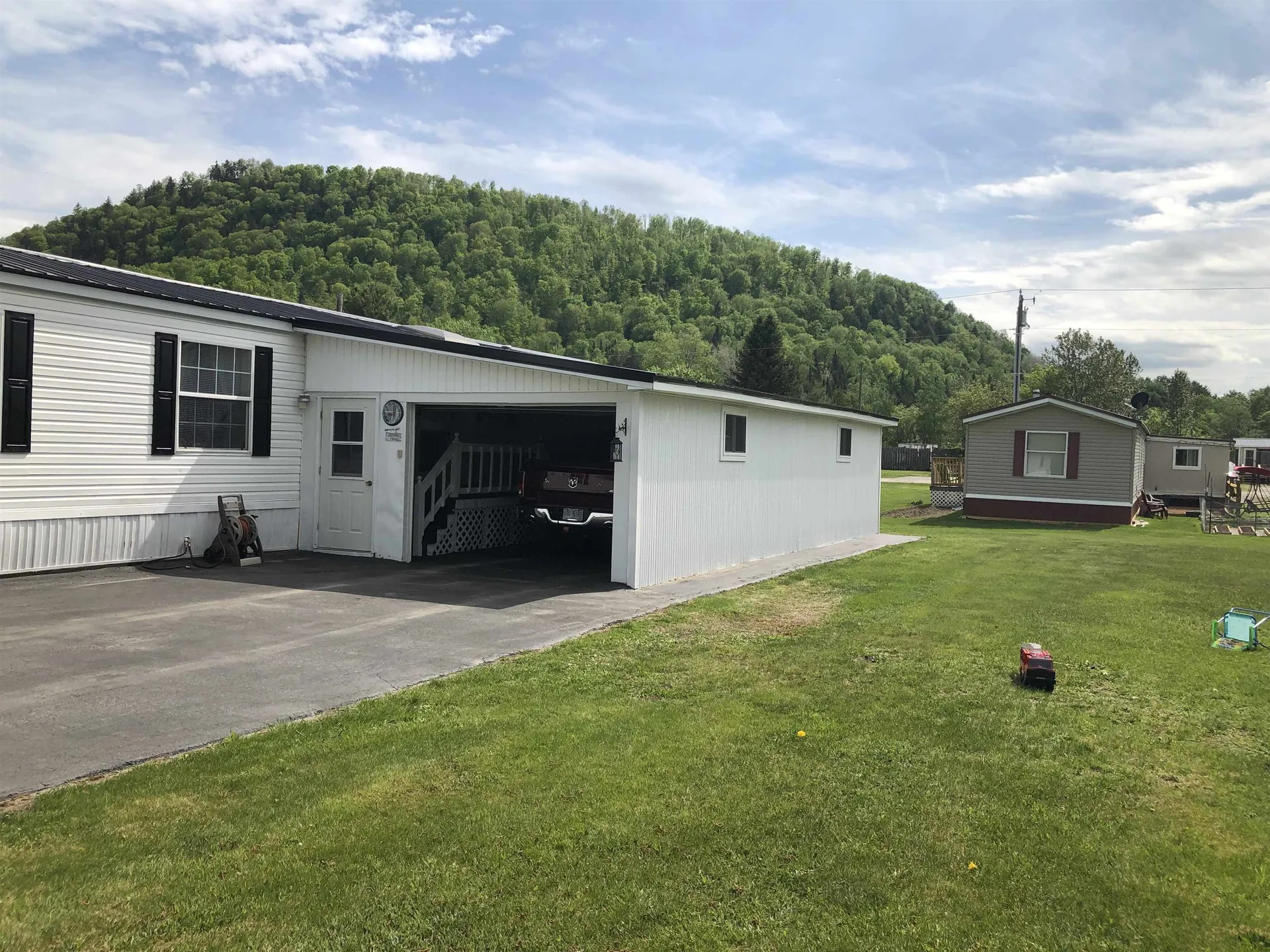 19 Cockburne Lane Colebrook NH 03576