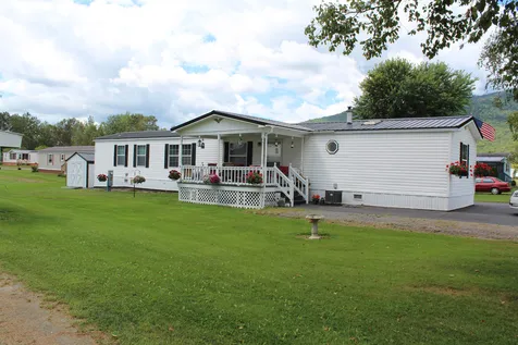 19 Cockburne Lane Colebrook NH 03576