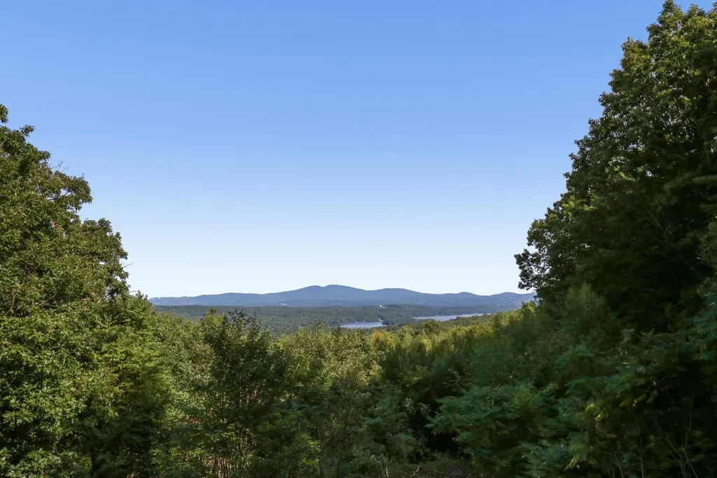 5 Trinity Road Meredith NH 03253
