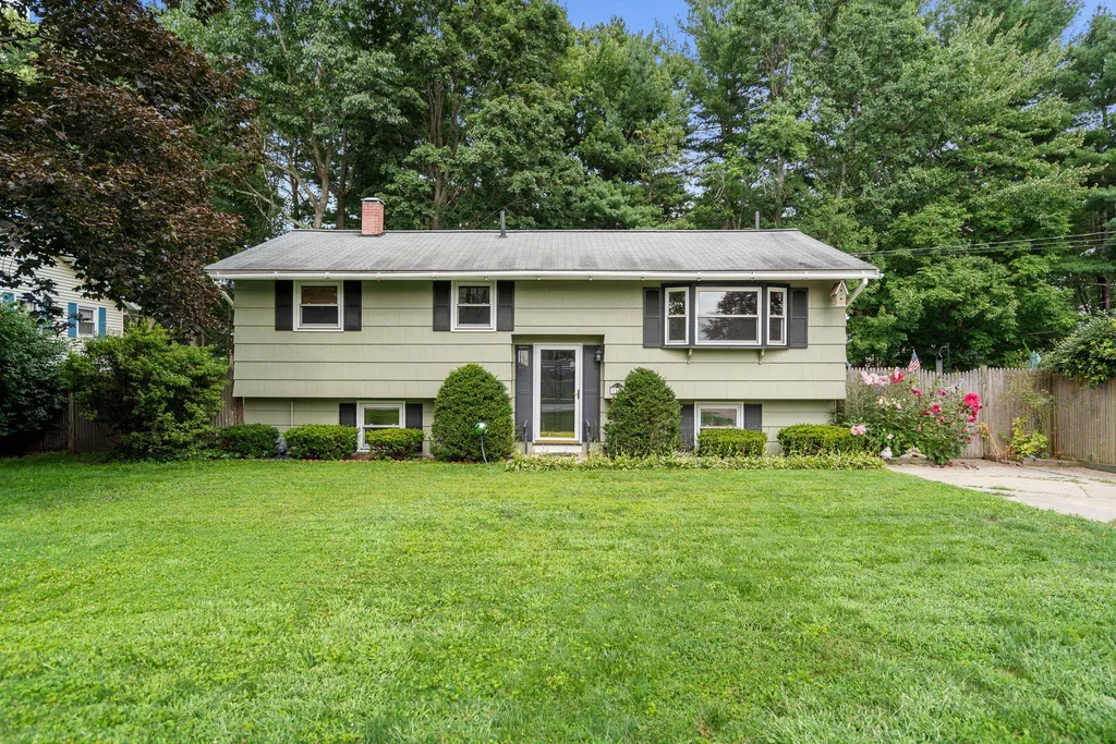 16 Piermont Street Nashua NH 03063