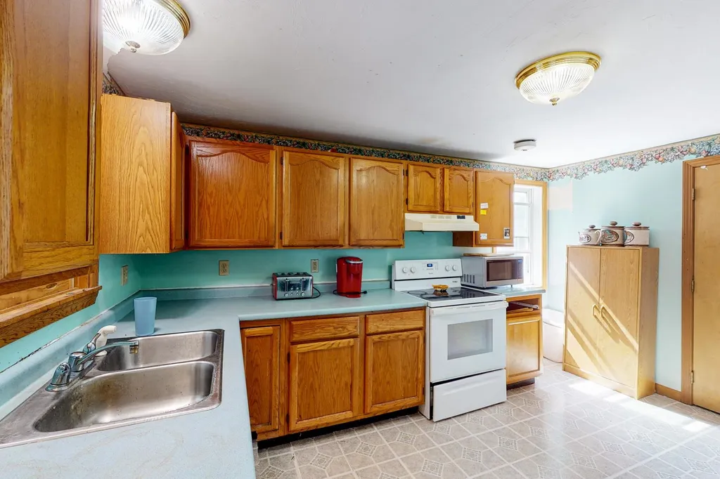 43 Winter Street Tilton NH 03276