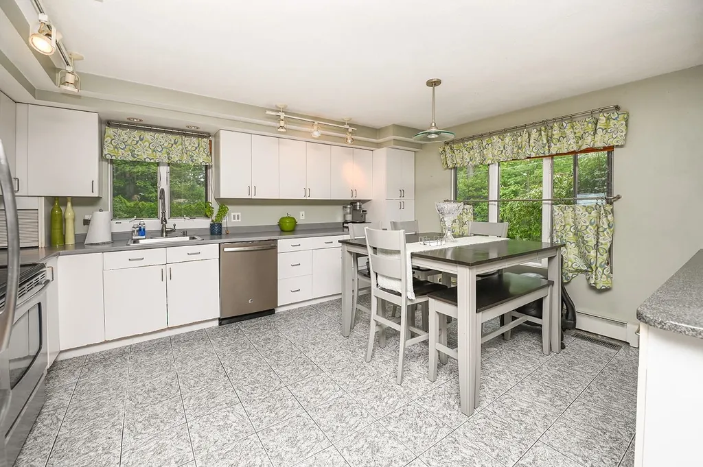 12 Orcutt Drive Hampstead NH 03841