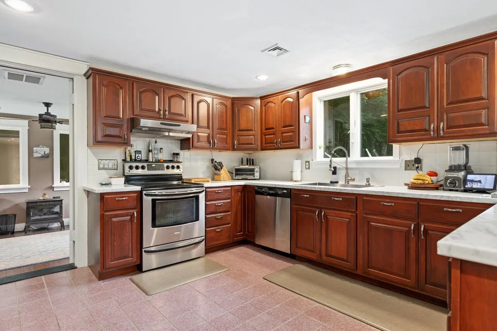 10 Oak Drive Hampton Falls NH 03844