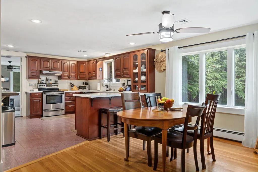 10 Oak Drive Hampton Falls NH 03844