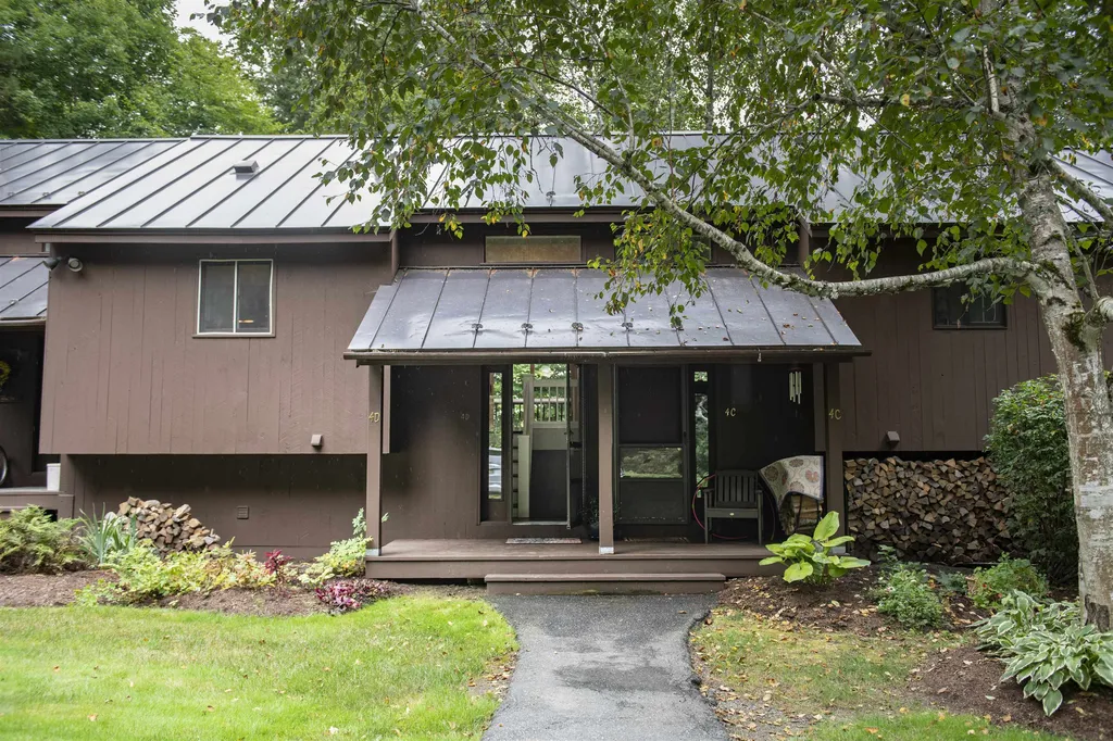 253 Old Quechee Road Hartford VT 05059