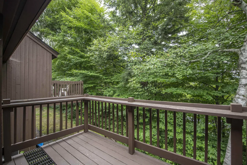 253 Old Quechee Road Hartford VT 05059