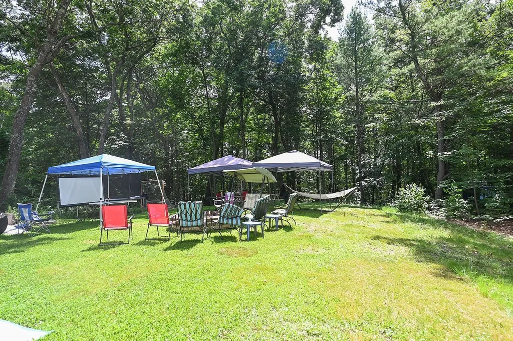 17 English Range Road Derry NH 03038