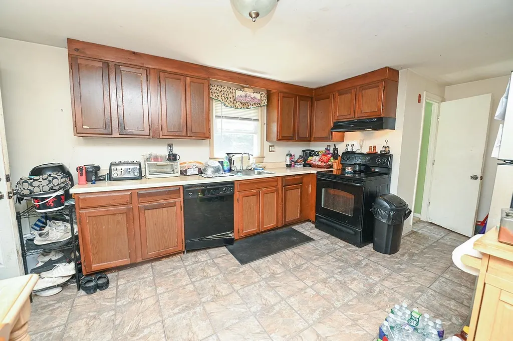 17 English Range Road Derry NH 03038