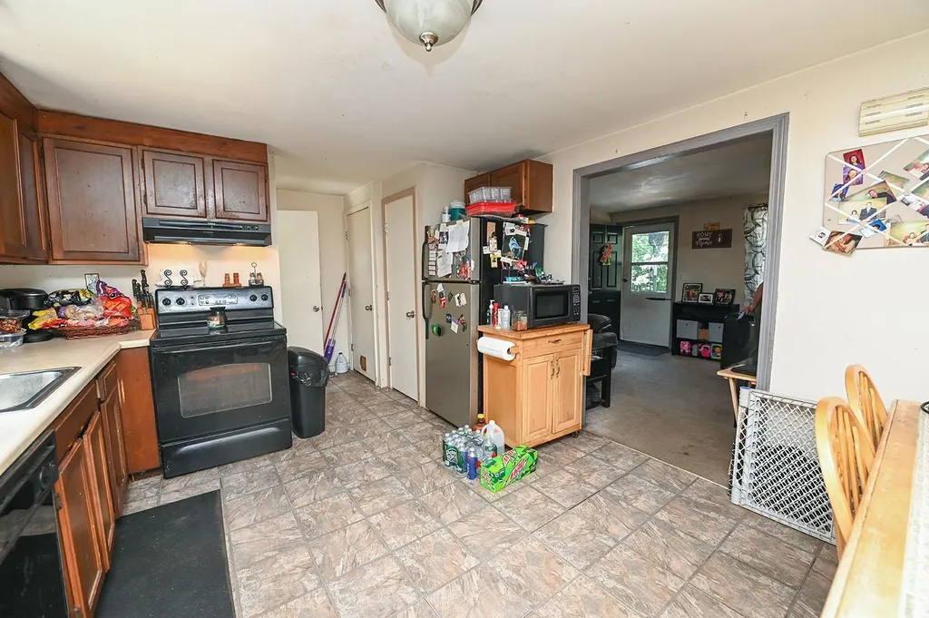17 English Range Road Derry NH 03038