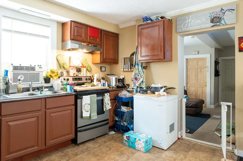93 Laurel Street Manchester NH 03103