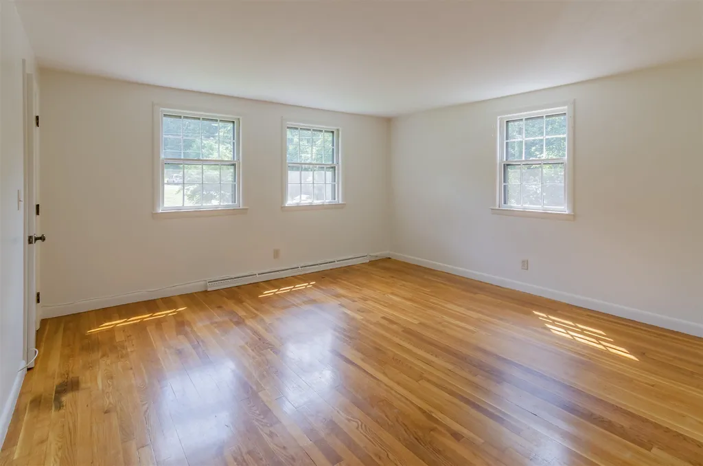 73-75 Tallant Road Pelham NH 03076