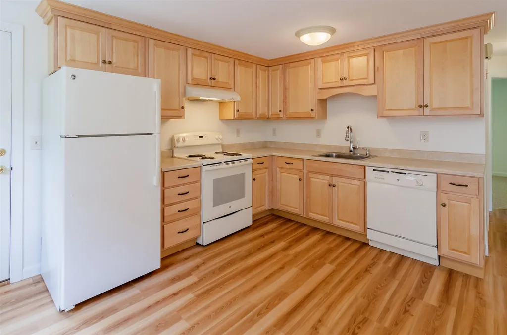 73-75 Tallant Road Pelham NH 03076