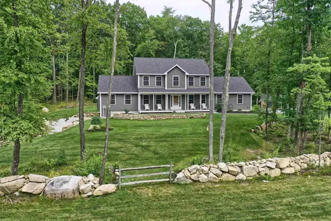 7 Jaime Lane Hooksett NH 03106