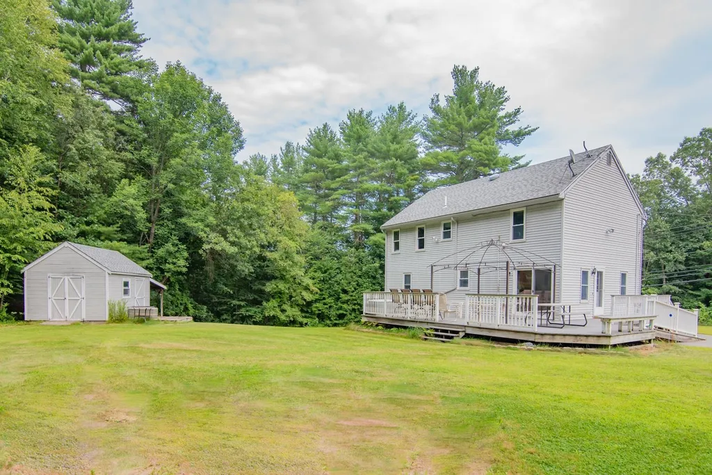 23 Smith Corner Road Newton NH 03858