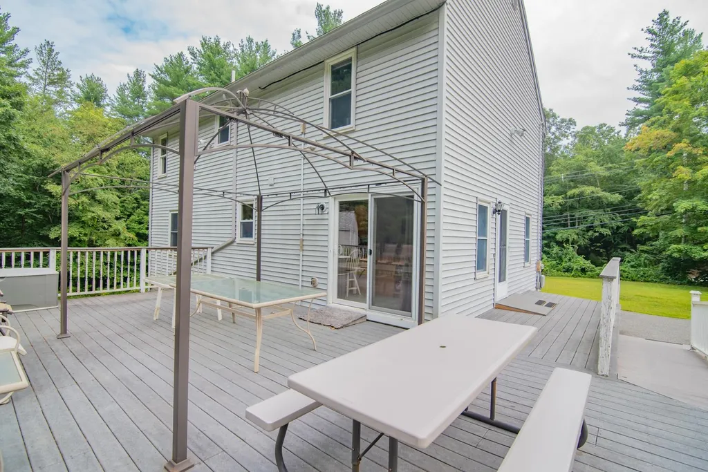 23 Smith Corner Road Newton NH 03858