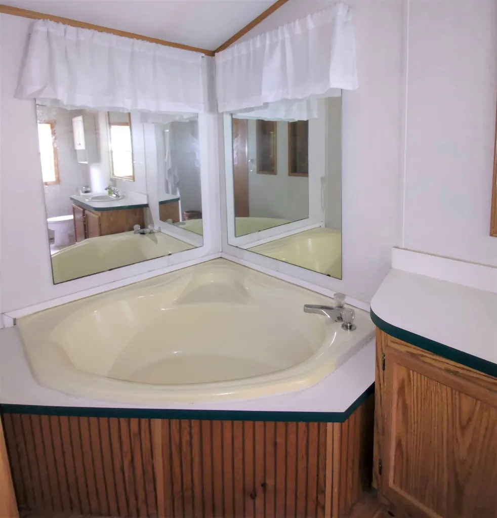24 Fox Cross Lane Northwood NH 03261