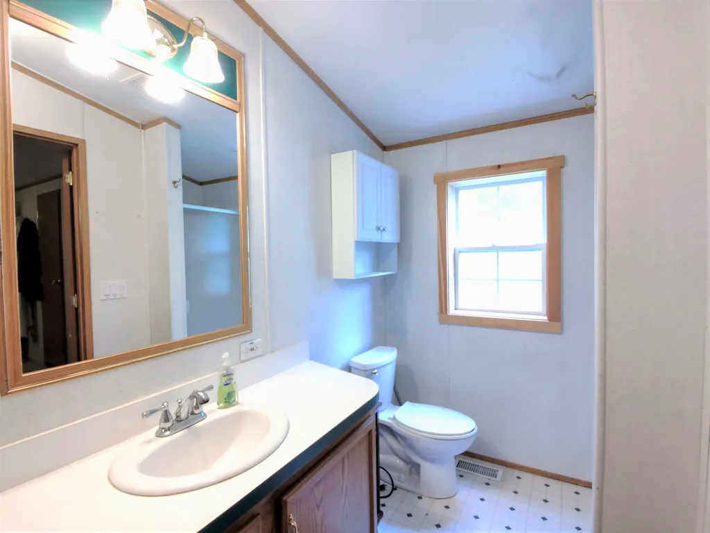 24 Fox Cross Lane Northwood NH 03261