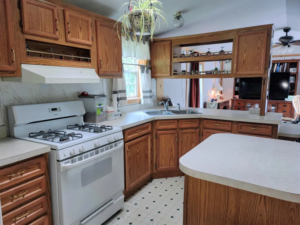 24 Fox Cross Lane Northwood NH 03261