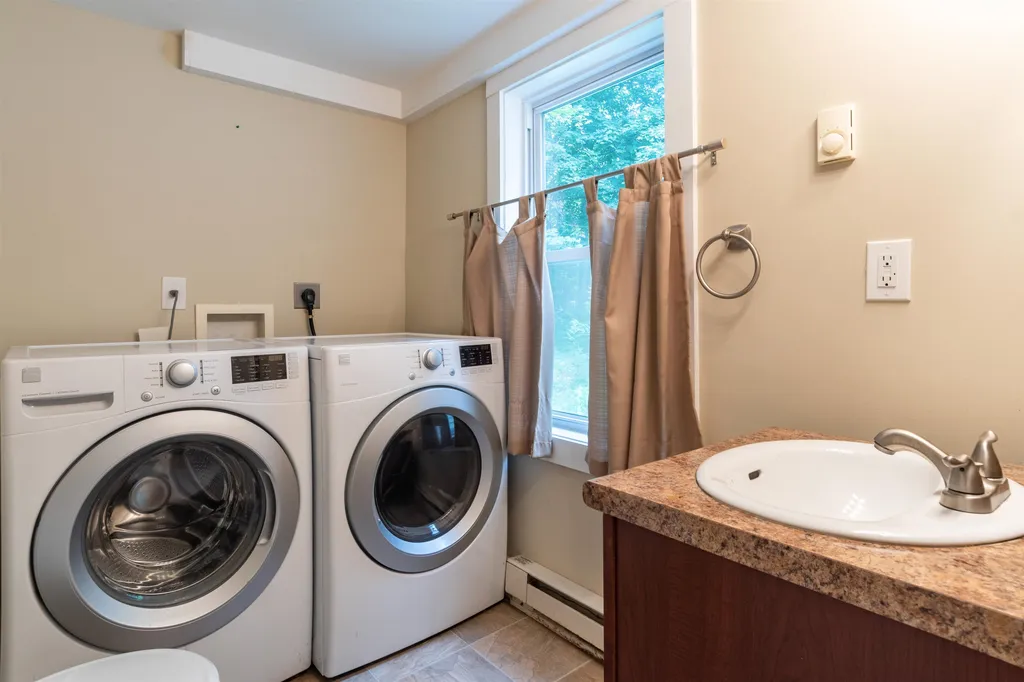 22 Cote Circle Raymond NH 03077