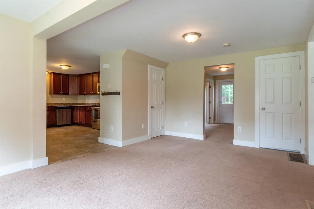 22 Cote Circle Raymond NH 03077