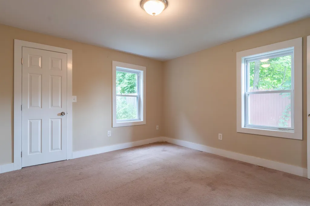 22 Cote Circle Raymond NH 03077