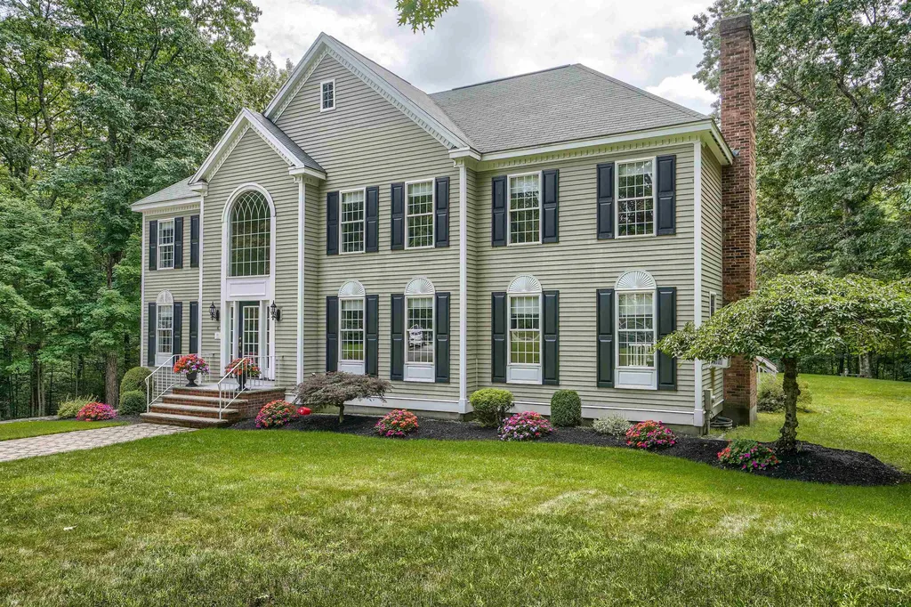 4 Coachman Road Windham NH 03087