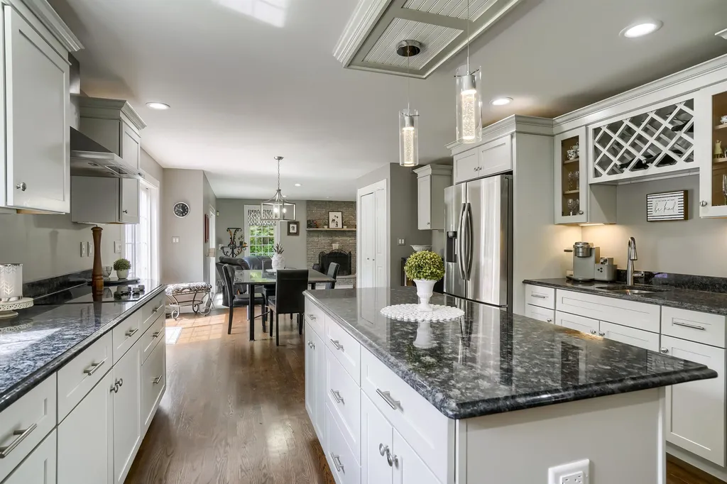 4 Coachman Road Windham NH 03087