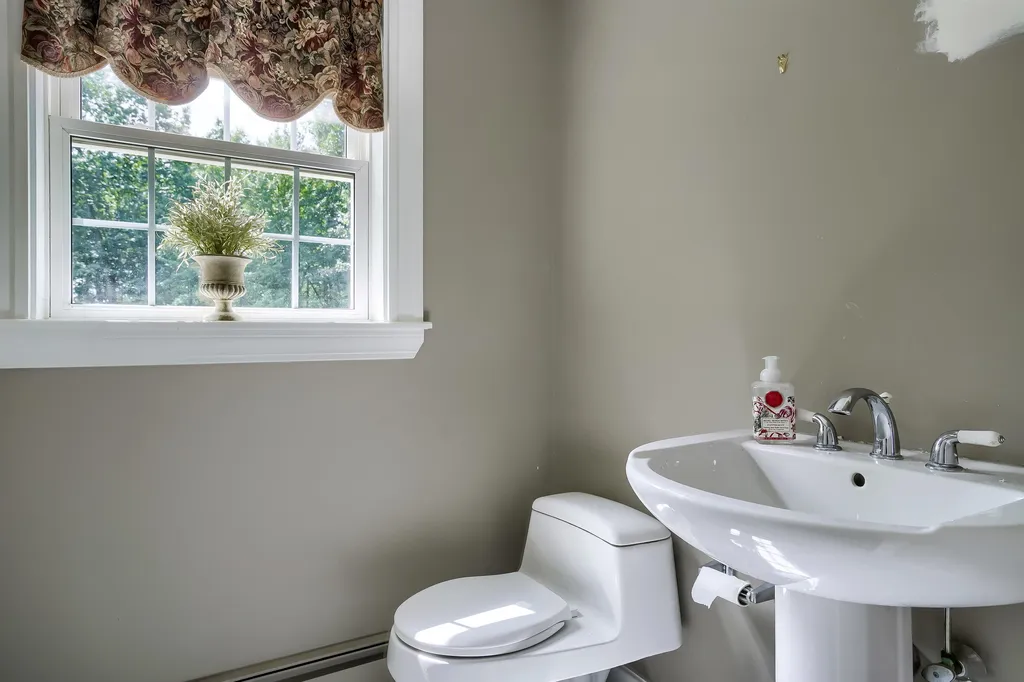 4 Coachman Road Windham NH 03087