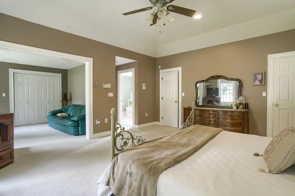 4 Coachman Road Windham NH 03087