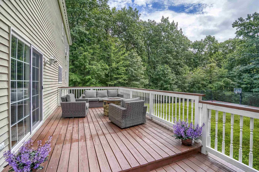 4 Coachman Road Windham NH 03087
