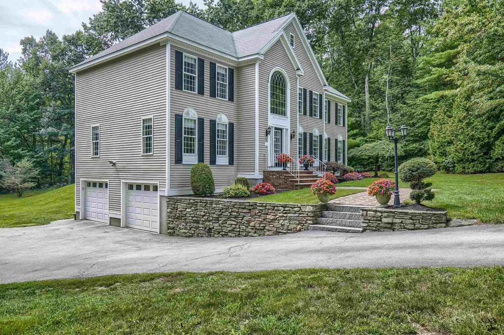 4 Coachman Road Windham NH 03087