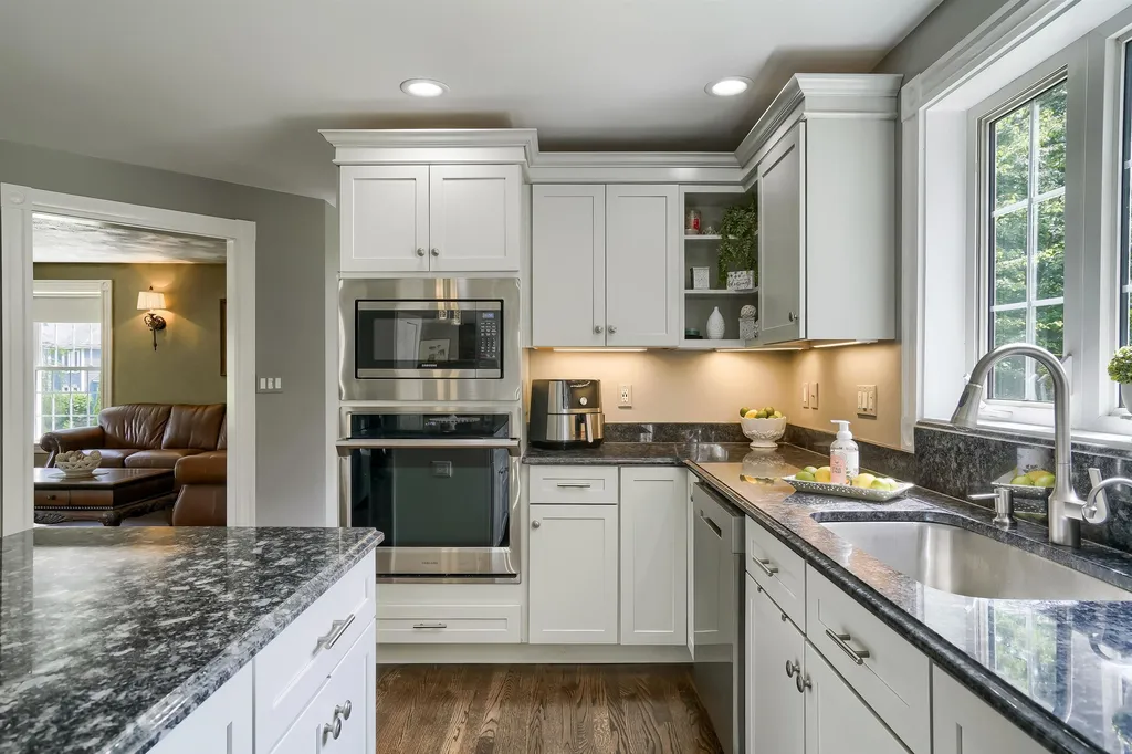 4 Coachman Road Windham NH 03087