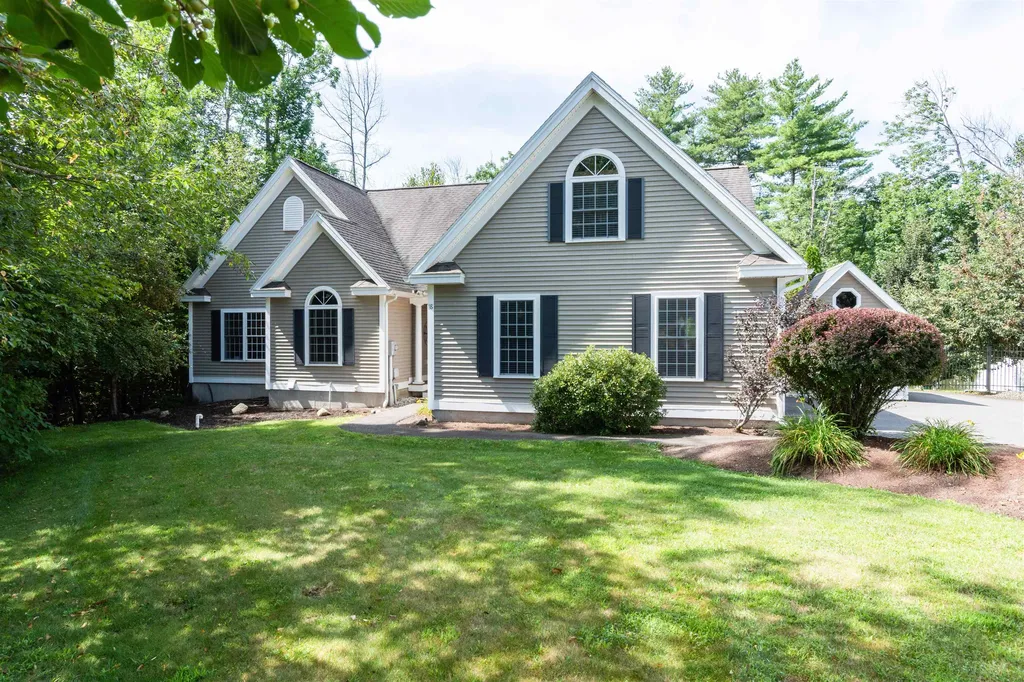 18 Streamside Drive Manchester NH 03102
