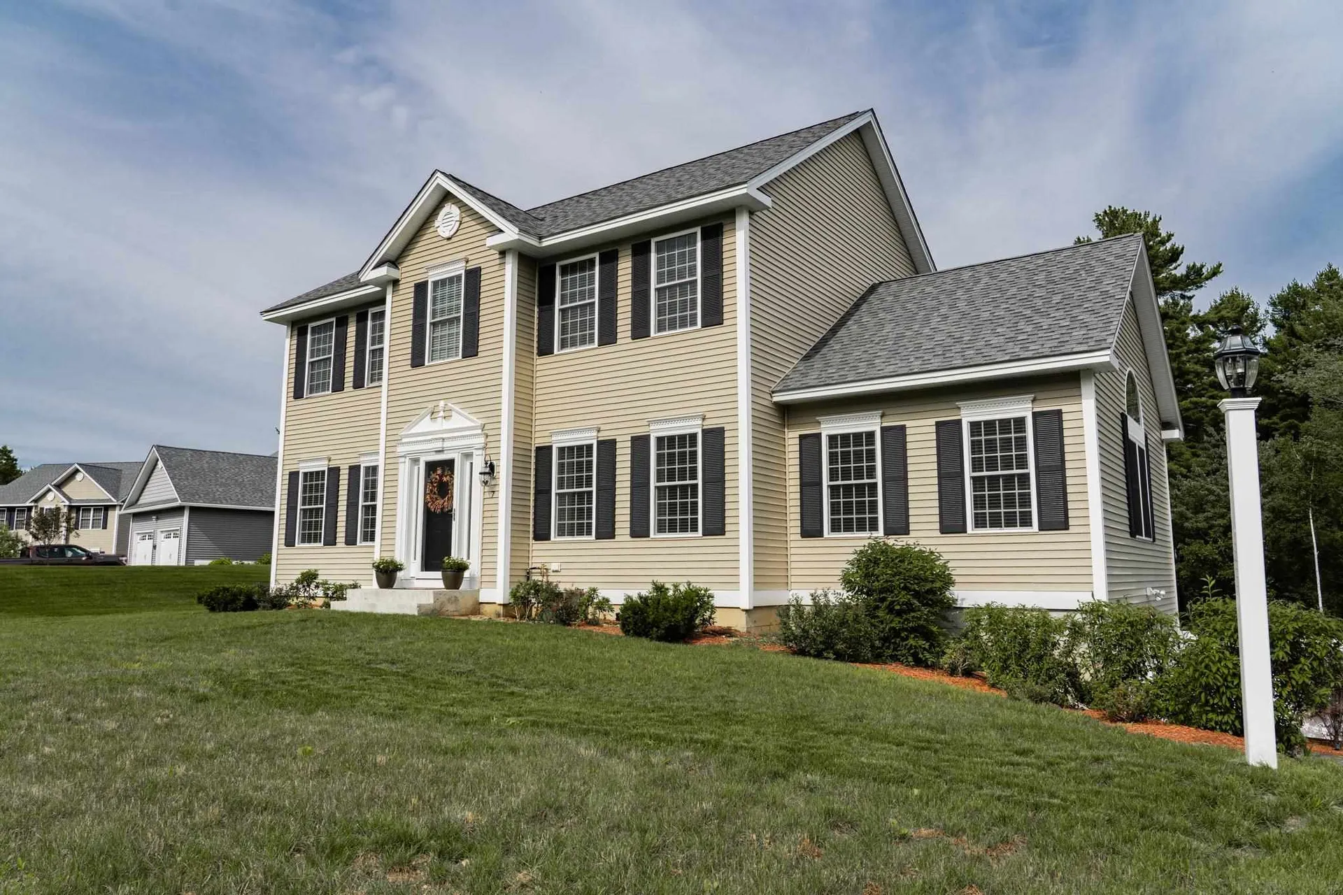 7 Laurel Landing Hudson NH 03051