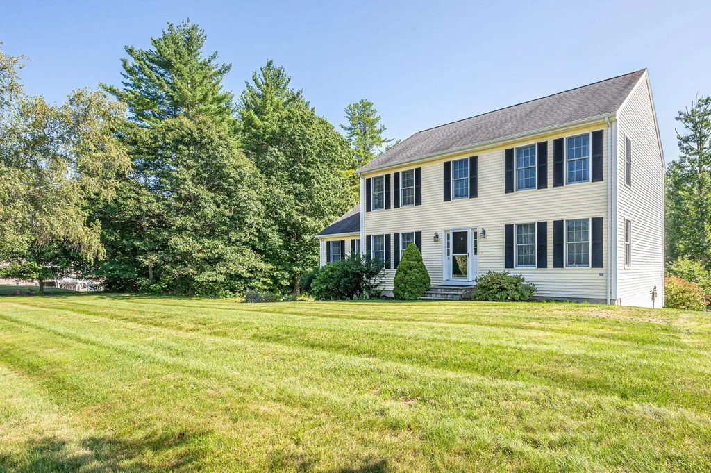 15 Meaghan Way Greenland NH 03840