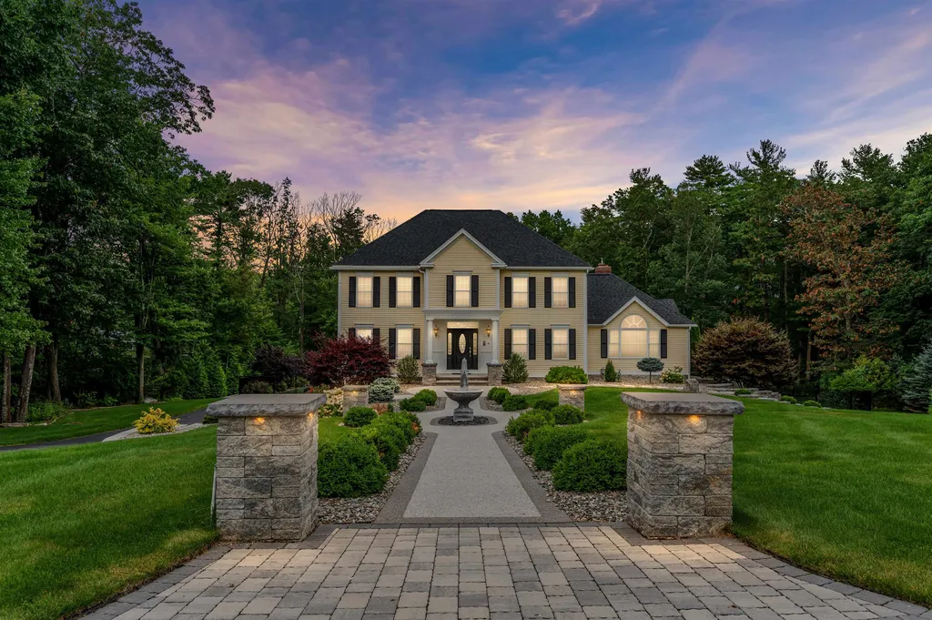 34 Briarwood Drive Salem NH 03079-1696