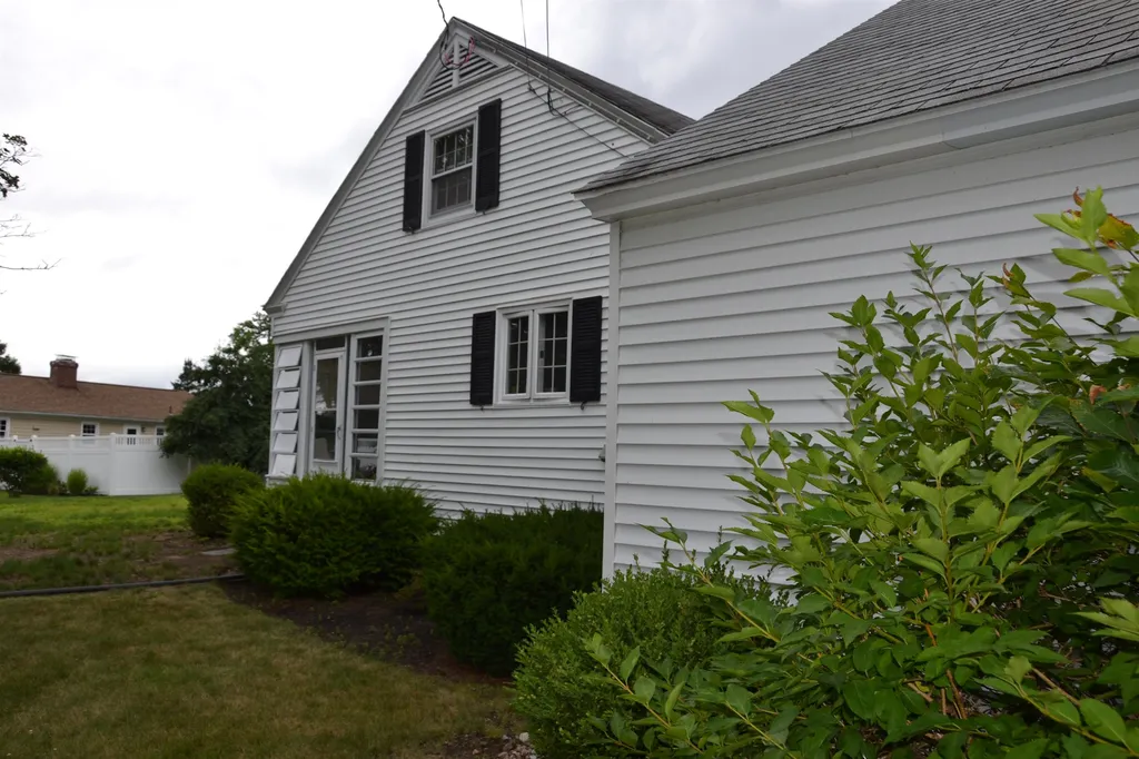 188 North Main Street Wolfeboro NH 03894