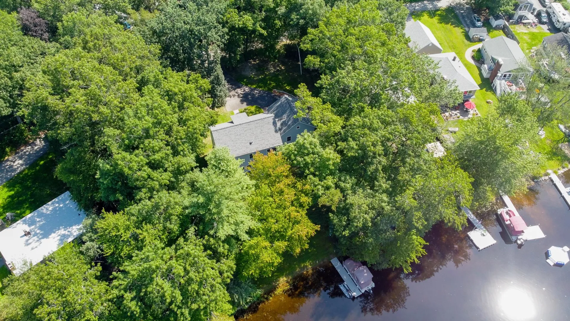13 Escumbuit Road Derry NH 03038