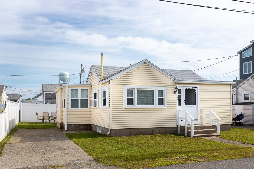 24 Wall Street Hampton NH 03842