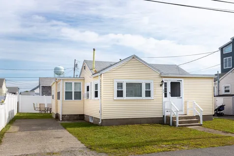 24 Wall Street Hampton NH 03842