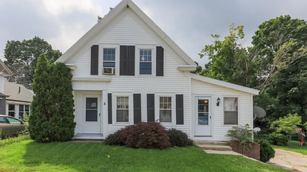 8 Old Manchester Road Raymond NH 03077