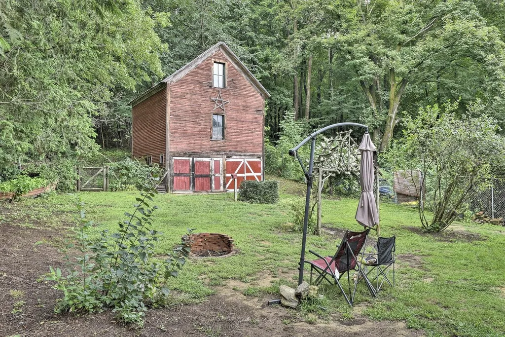 81 Highland Avenue Hinsdale NH 03451