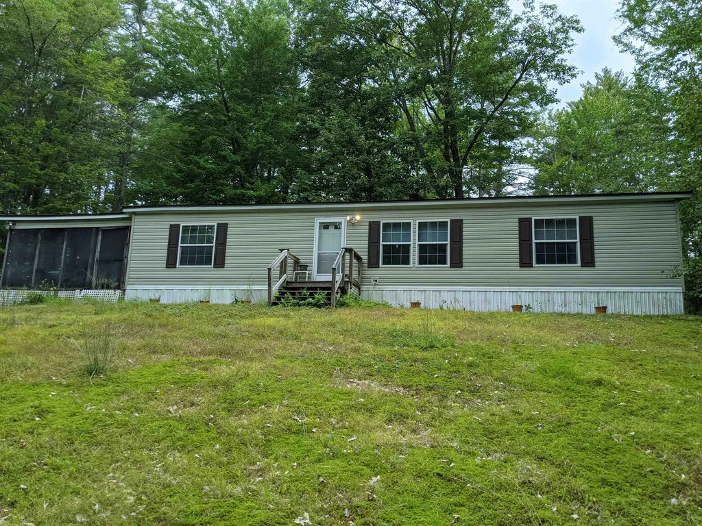 108 Riverwood Circle Effingham NH 03882