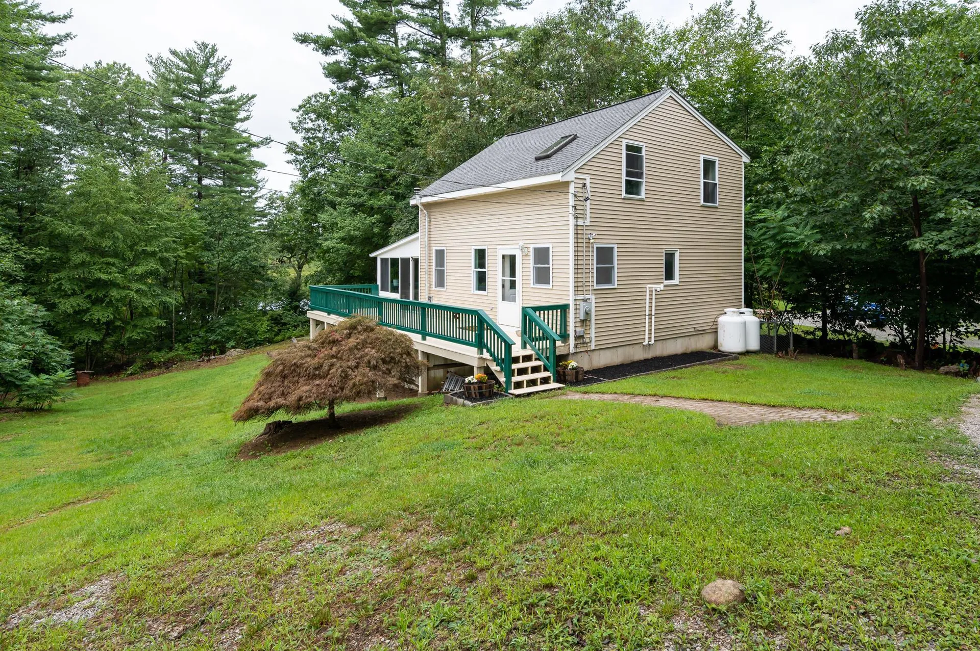 18 10th Street Kingston NH 03848